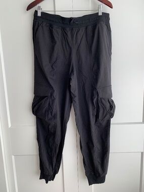 Lululemon Dance Studio Mid Rise Cargo Pant Women's size L in Black (1 of 2)